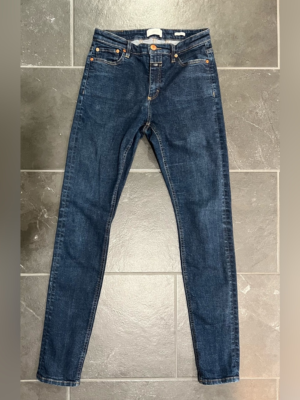 Closed Dark Blue skinny Jeans. Made in Milan Italy Sz 29